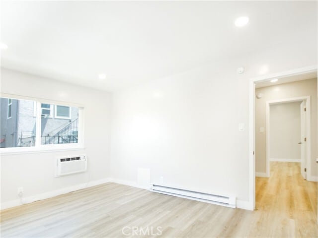 Building Photo - 2027 Vista Del Mar Ave