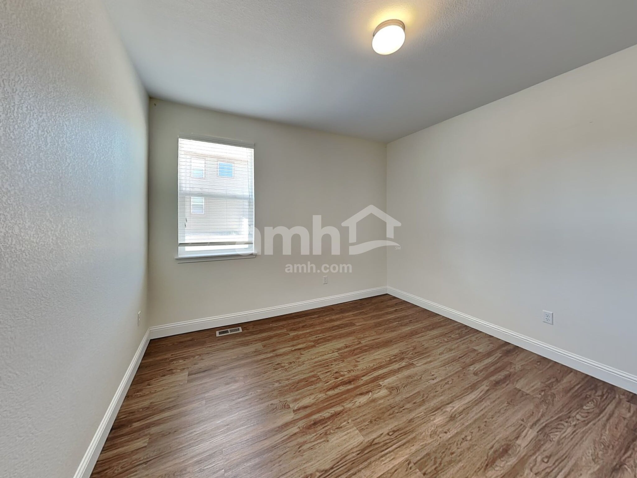 Building Photo - 10204 Dogwood St