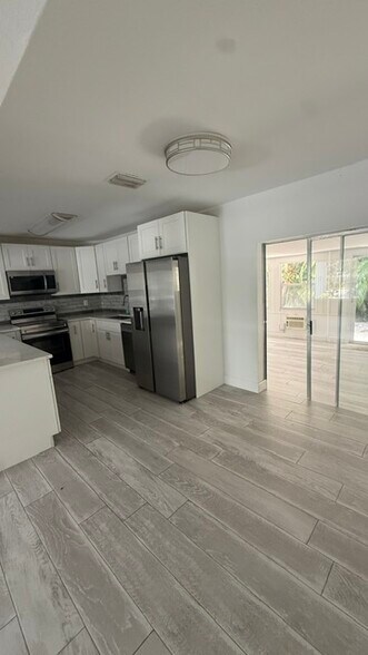 Building Photo - 1730 NE 56th Ct