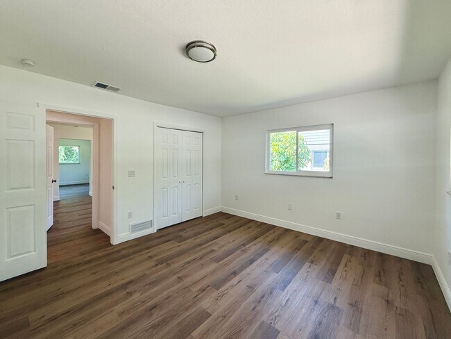 Building Photo - Unique & Renovated 3 Bedroom, 2 and 2 Half...