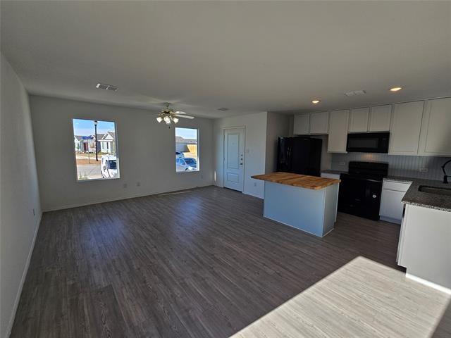 Building Photo - 6847 Coulter Dr