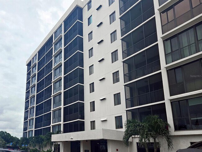 Building Photo - 7100 Sunshine Skyway Ln S
