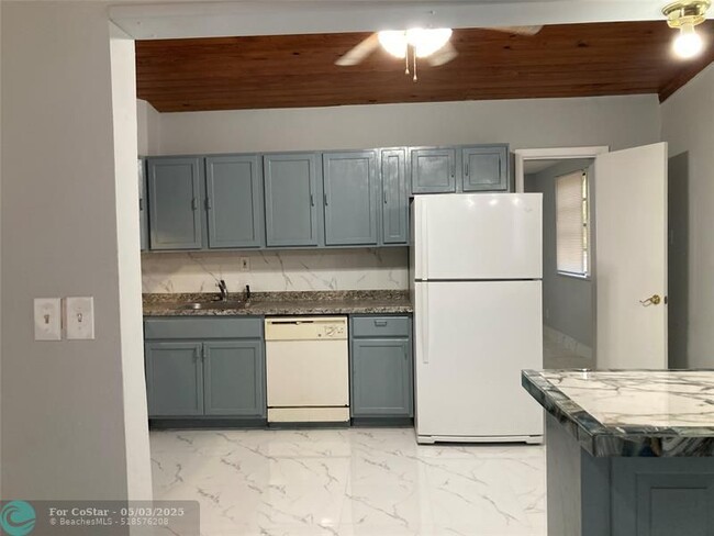 Building Photo - 3630 SW 46th Ave