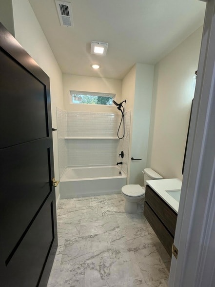 Building Photo - 1020 Crestland Ave