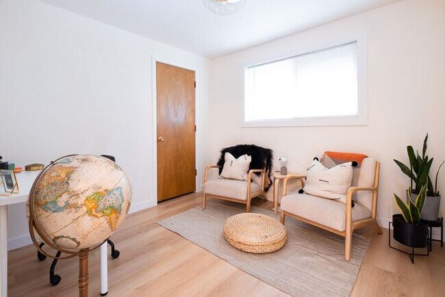 Building Photo - Great Location near George Fox University ...