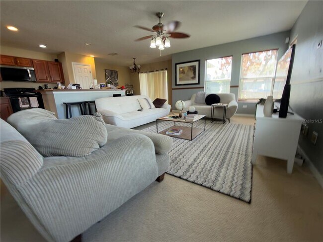 Building Photo - 2552 Aventurine St