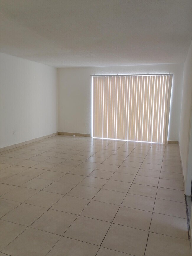 Building Photo - 407 Executive Center Dr