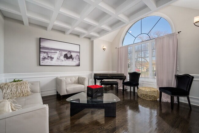 Building Photo - 5126 N Mission Dr