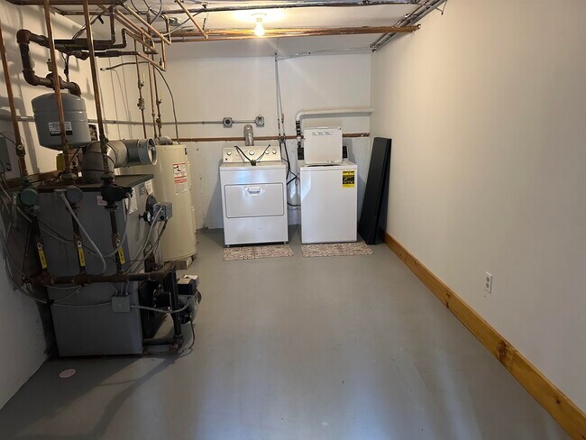 Building Photo - 108 S Bennington Rd