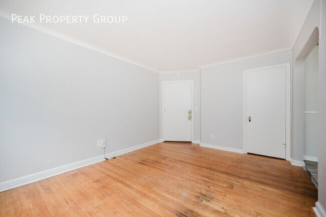 Building Photo - 5828 Ridge Ave