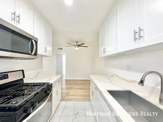 Building Photo - 6025 Whitsett Ave