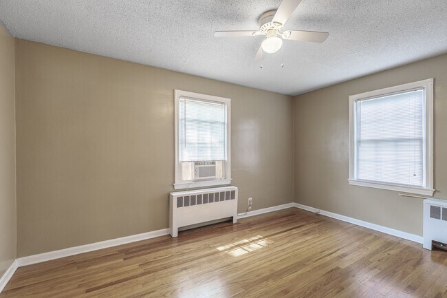 Building Photo - Historic Apartment located a short drive from Elon!