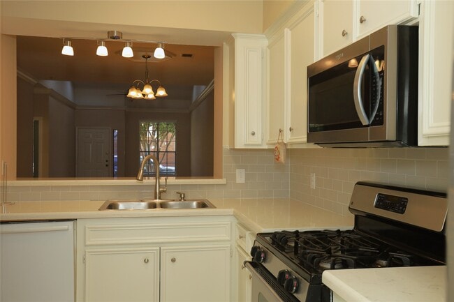 Building Photo - 107 Manor Pl