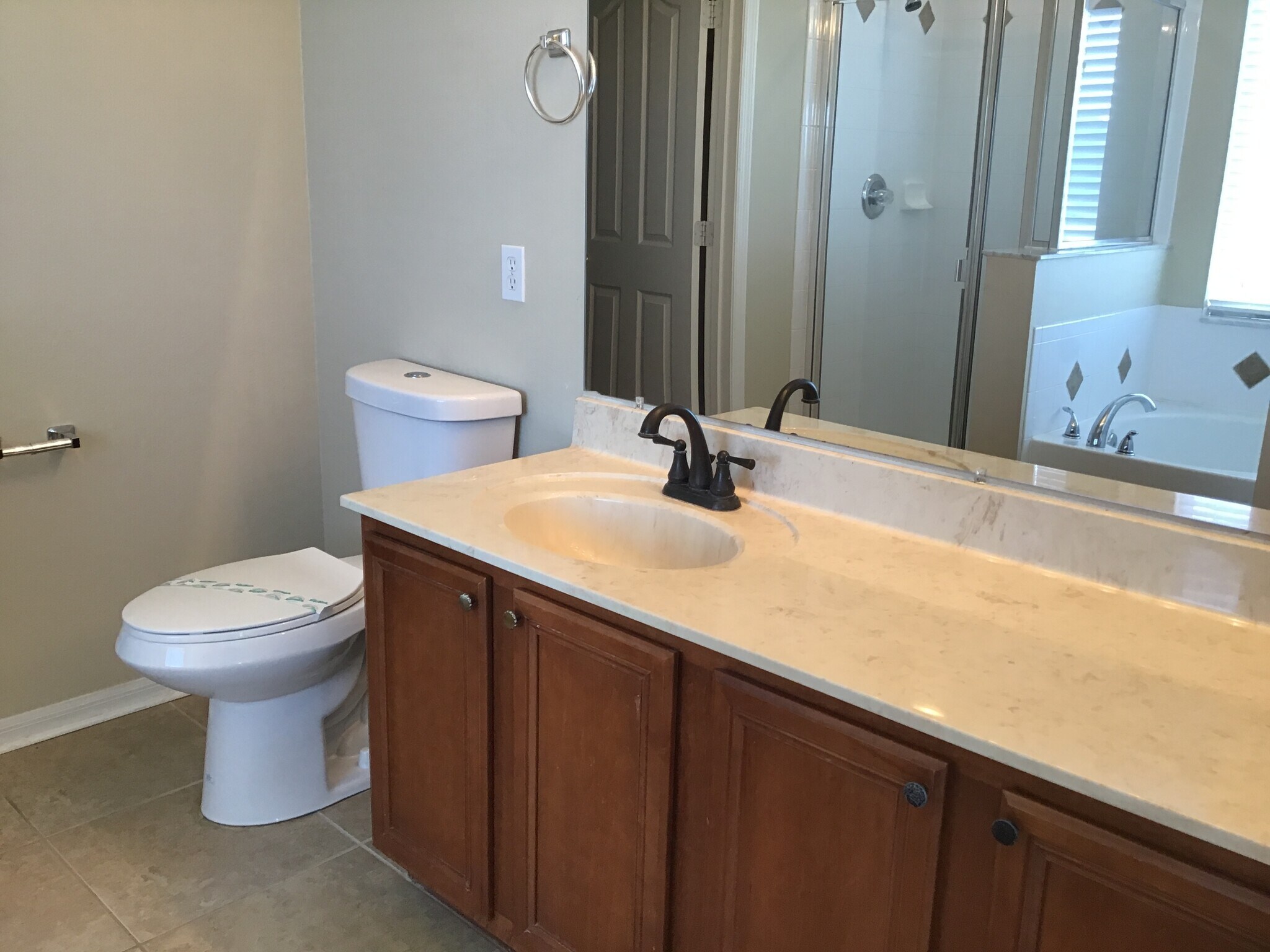 Building Photo - 2012 Bearing Ln