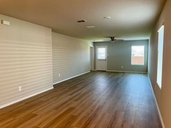 Building Photo - 5529 Rollins Dr