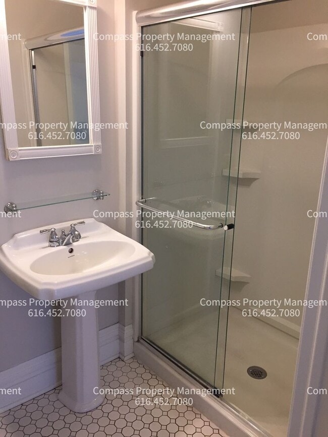 Building Photo - 543 Union Ave SE