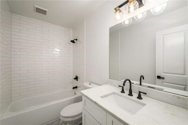 Building Photo - 1774 Laurelwood Dr SW