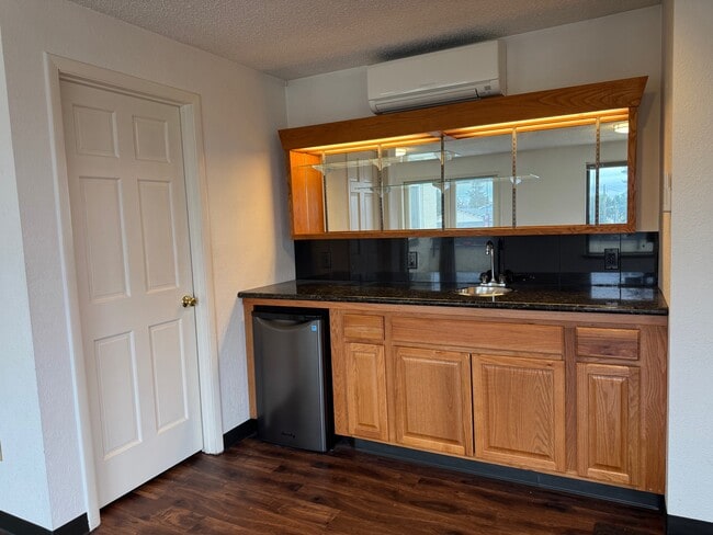 Building Photo - 4924 N Pearl St