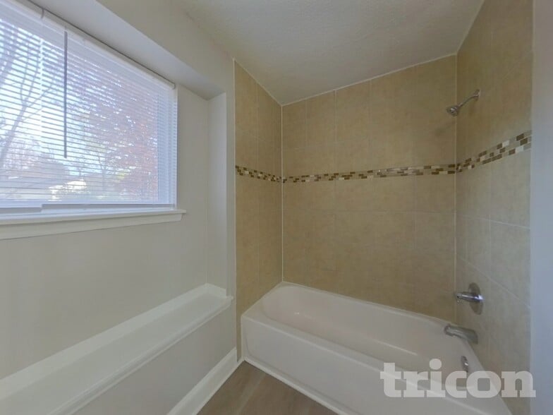 Building Photo - 5801 Leaf Ct