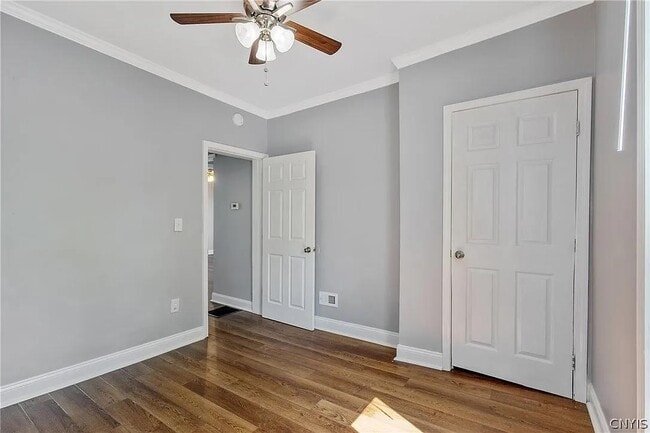 Building Photo - 203 Maple St