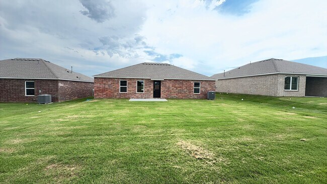 Building Photo - Beautiful new construction 3 bed, 2 bath home in Broken Arrow!