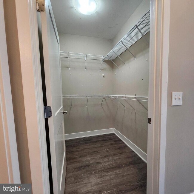 Building Photo - 145 Riverhaven Dr