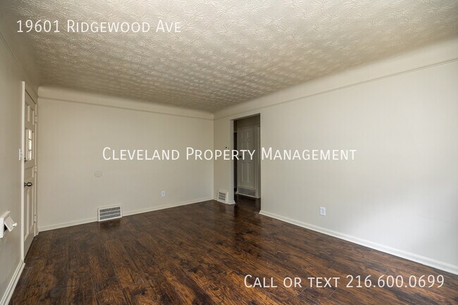 Building Photo - 19601 Ridgewood Ave