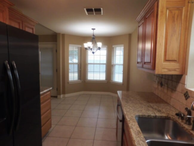 Building Photo - 118 Stonebridge St