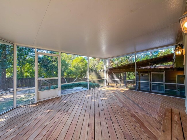 Building Photo - 810 Devon Dr