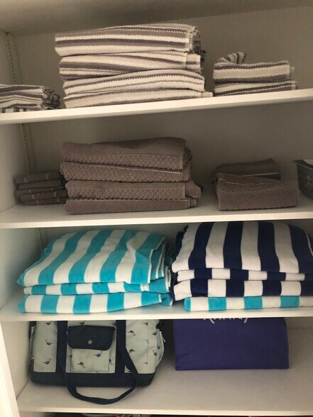 Building Photo - 1055 W Peppertree Dr