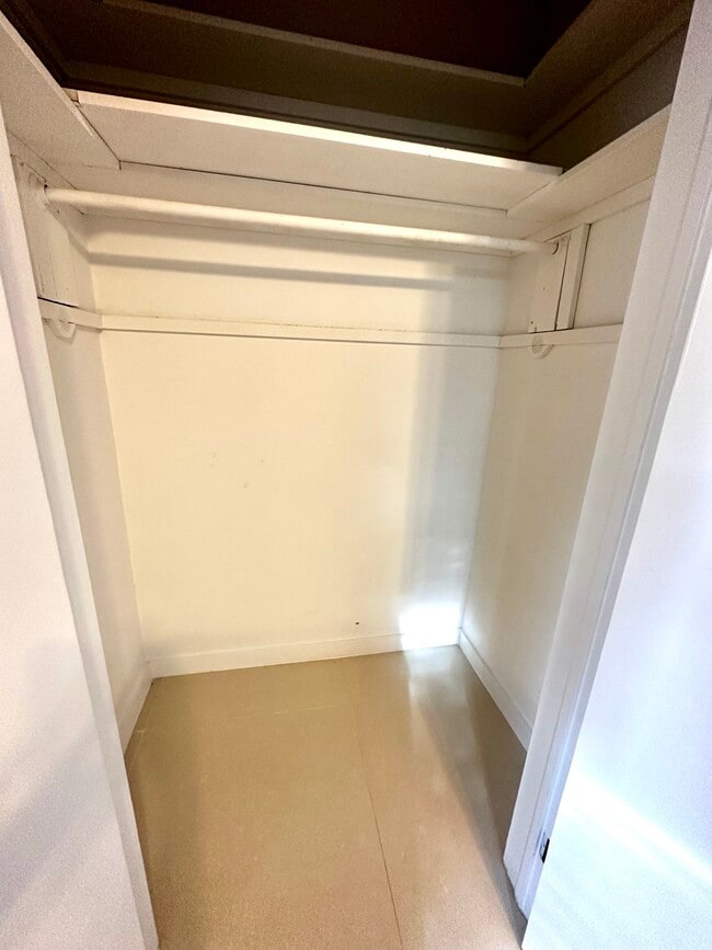 Building Photo - 1931 SW 17th Ct