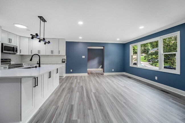 Building Photo - 1 Westbury Pl