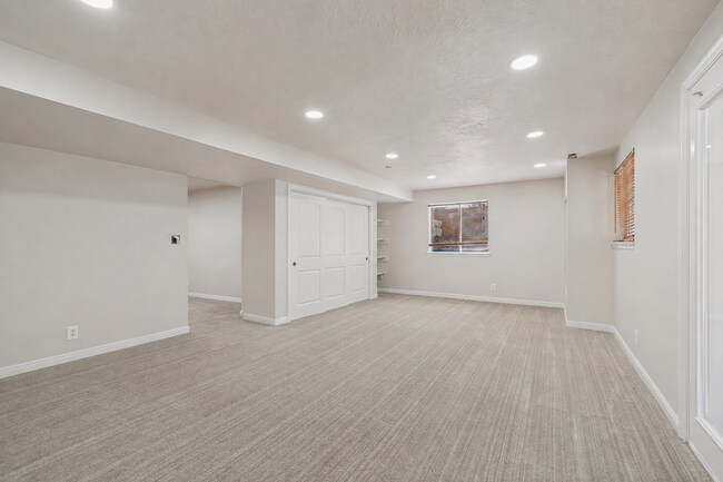 Building Photo - 11390 Mariposa Way