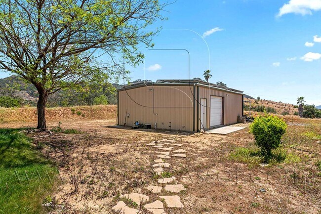 Building Photo - Designer Single-Story Home with Gourmet Kitchen & Mountain Views