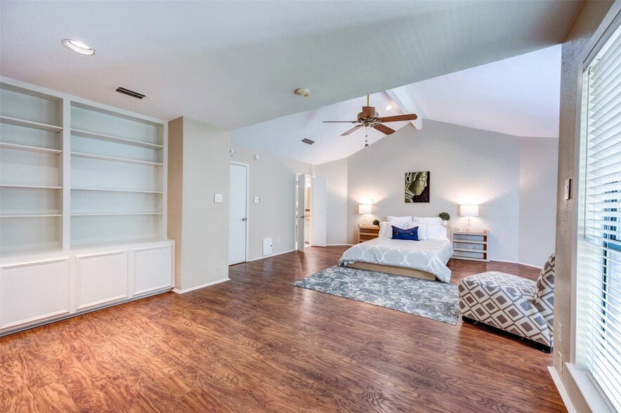 Building Photo - 12625 Memorial Dr