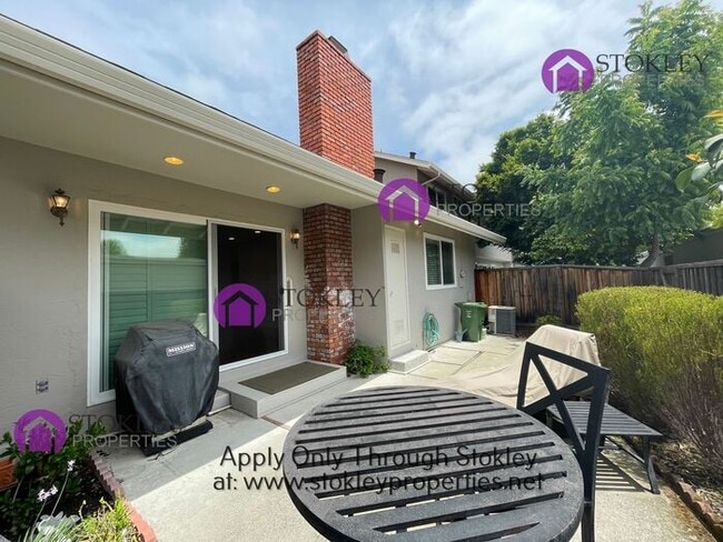Building Photo - 105 Miramonte Dr