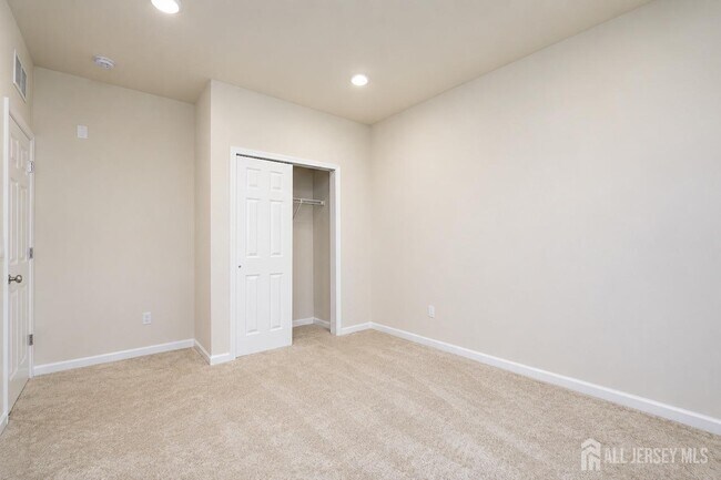 Building Photo - 605 Parker Blvd
