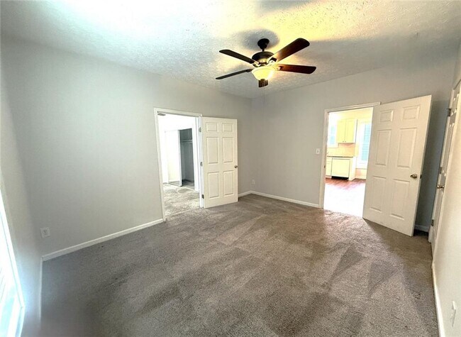 Building Photo - 173 Cleveland St SE