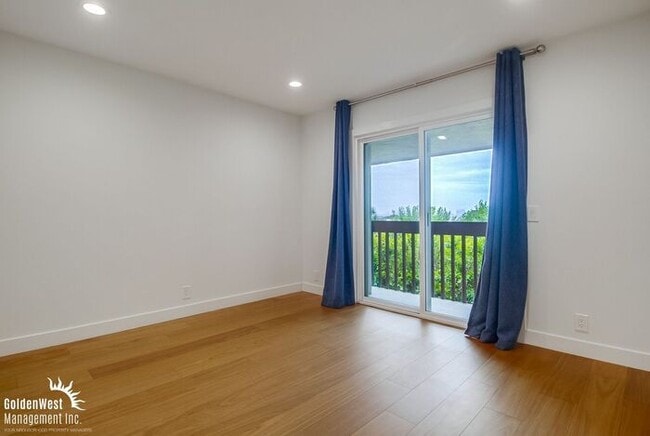 Building Photo - Modern 2Bdm 1.5Ba Townhome in Point Loma w...
