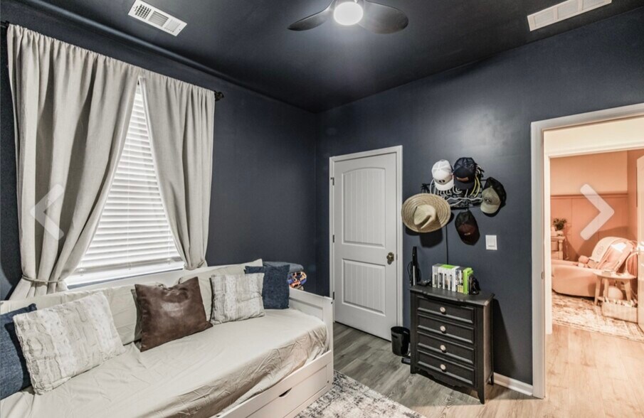 Building Photo - 7355 Lang Ave