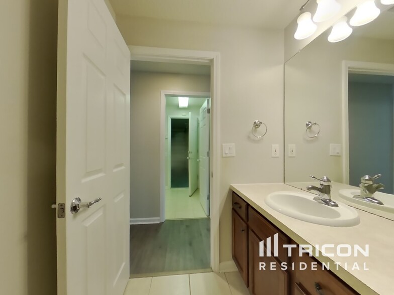 Building Photo - 872 Sea Holly Dr