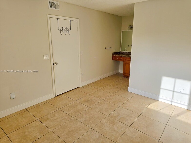 Building Photo - 3690 N 56th Ave