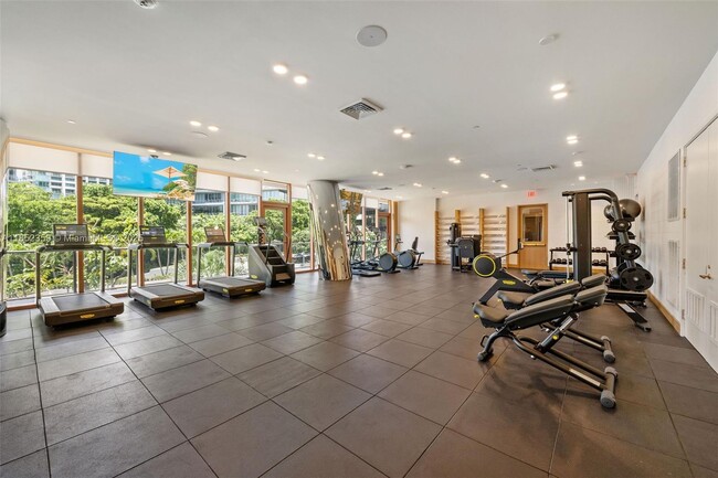 Building Photo - 2655 S Bayshore Dr