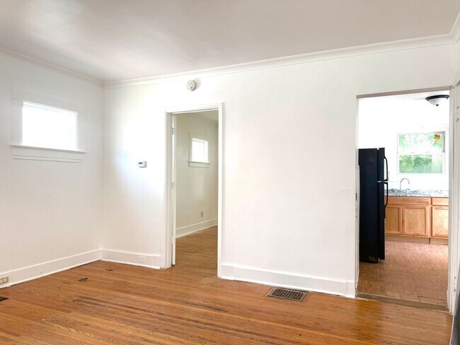 Building Photo - 14 Admiral Park