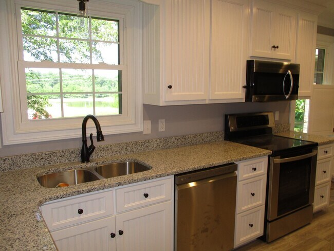 Building Photo - 3 Bedroom 2 Bath Home For Rent Across From...