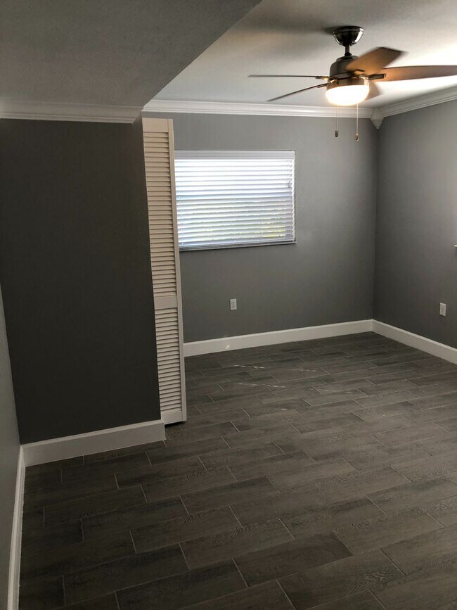 Building Photo - WALK TO THE BEACH FROM YOUR TOTALLY UPDATED, BEAUTIFUL CONDO!