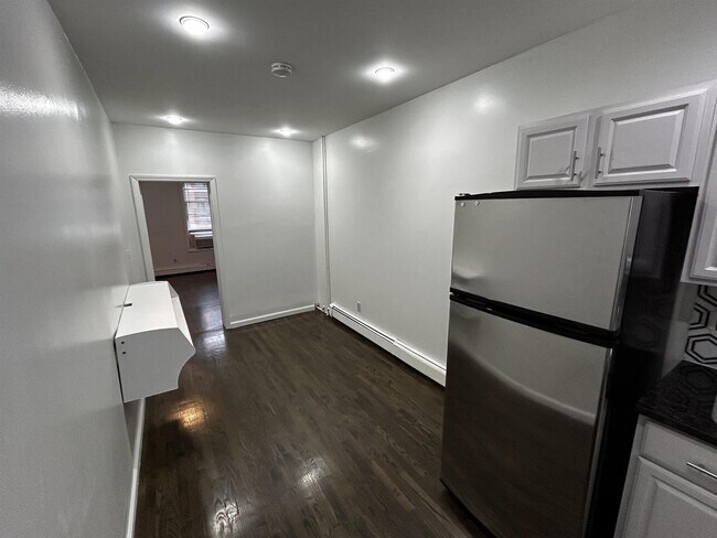 Building Photo - 63 Madison St