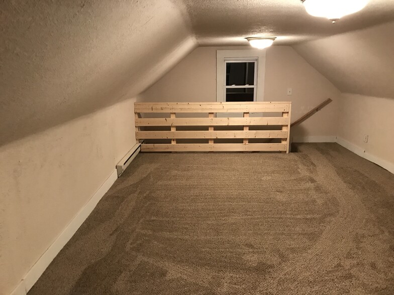 2nd bedroom - 567 Walnut St