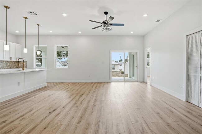 Building Photo - 11256 Salters St