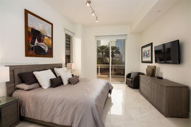 Building Photo - 901 Brickell Key Blvd